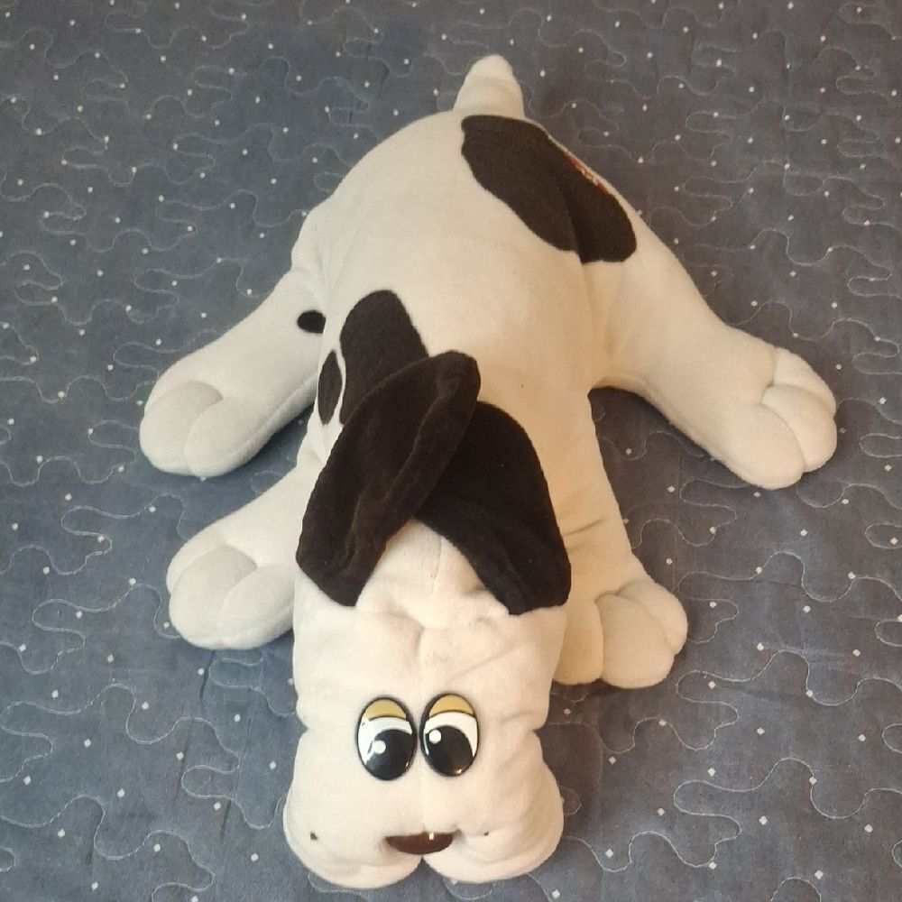 Tonka 1985 Pound Puppy Plush Dog Toy - White and Black - Picture 2 of 9